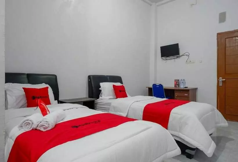 Hotelli Reddoorz Near Pasar Baru Mamuju