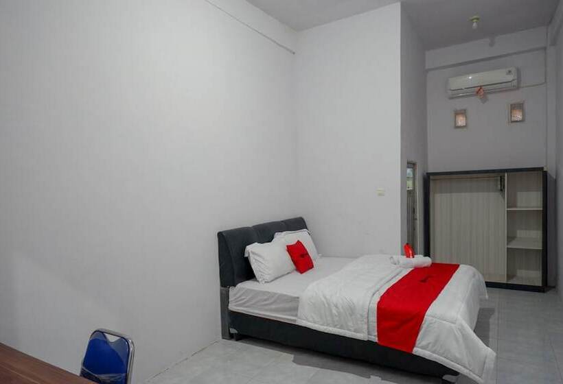 Hotel Reddoorz Near Pasar Baru Mamuju