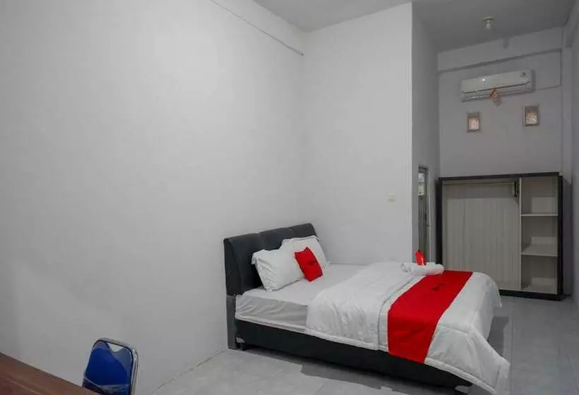 Hotelli Reddoorz Near Pasar Baru Mamuju