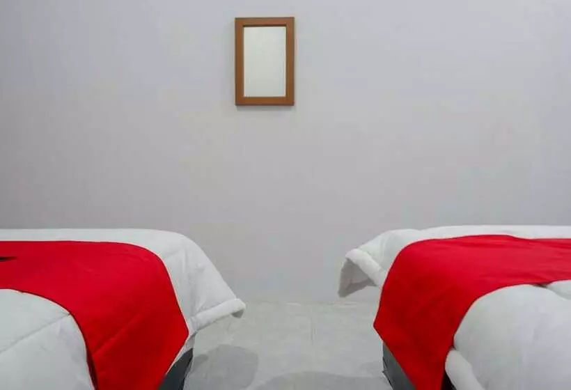 Hotelli Reddoorz Near Pasar Baru Mamuju