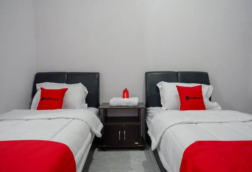 Hotel Reddoorz Near Pasar Baru Mamuju
