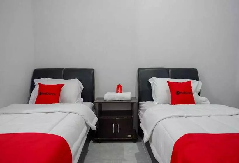 Hotelli Reddoorz Near Pasar Baru Mamuju