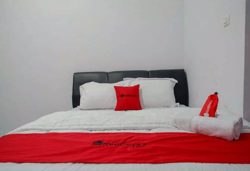 Hotelli Reddoorz Near Pasar Baru Mamuju