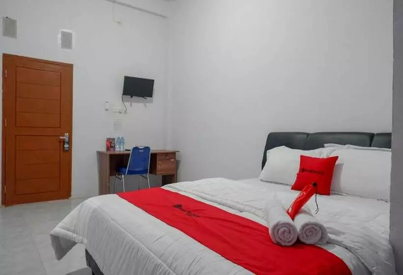 Hotelli Reddoorz Near Pasar Baru Mamuju