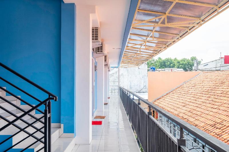 בית מלון כפרי Oyo 2099 Hz Residence