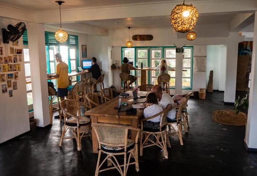 Hotel Voulez Vous, Managed By Dikwella Beach