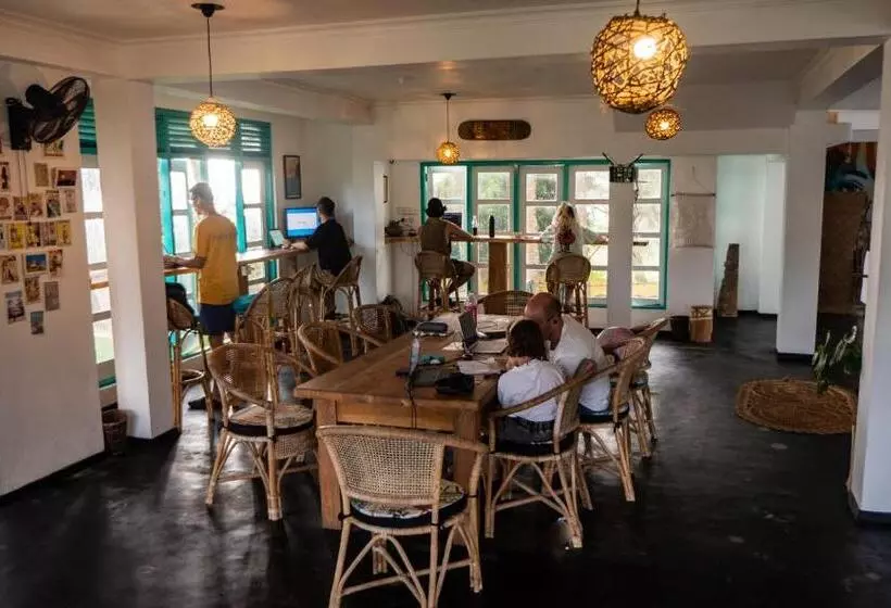 هتل Voulez Vous, Managed By Dikwella Beach