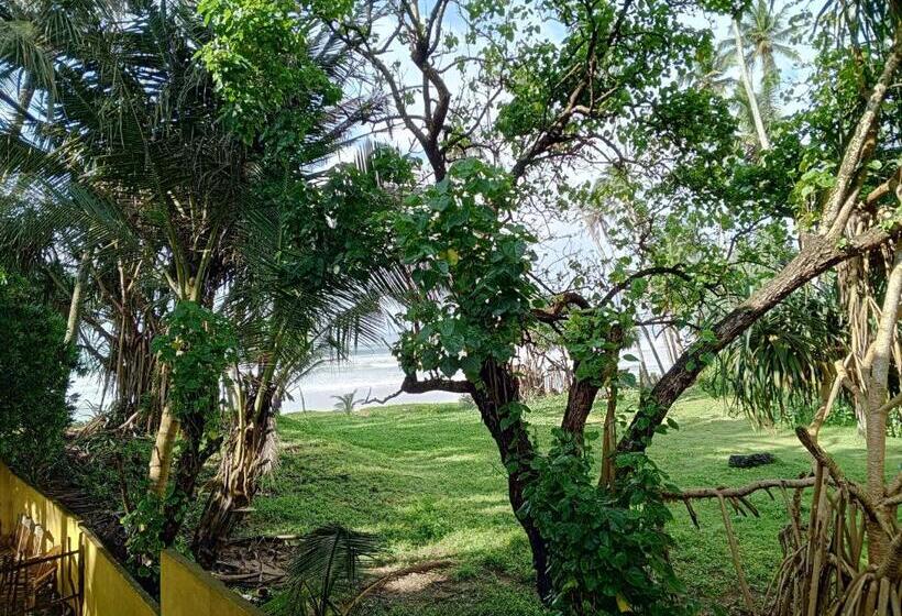 Hotel Voulez Vous, Managed By Dikwella Beach