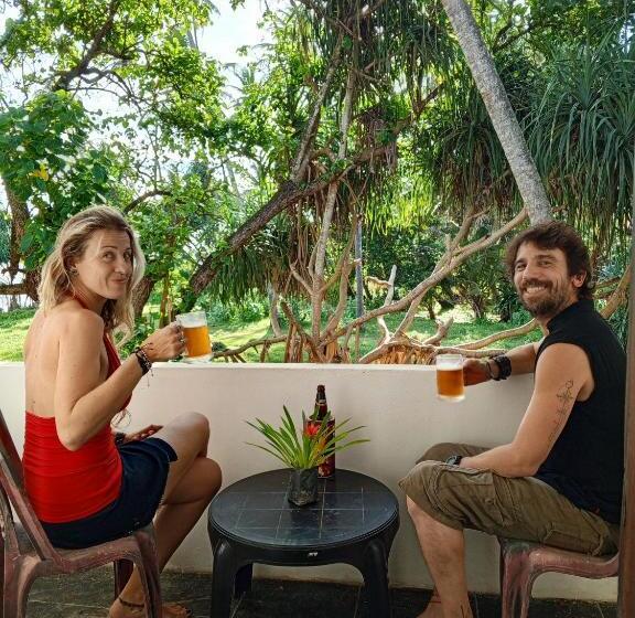 Hotel Voulez Vous, Managed By Dikwella Beach