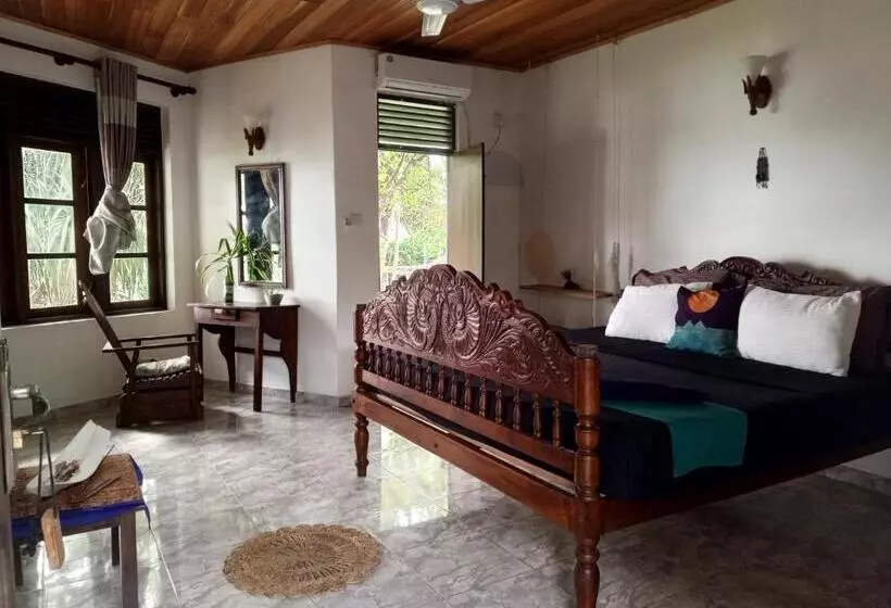 هتل Voulez Vous, Managed By Dikwella Beach