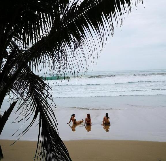 Hotel Voulez Vous, Managed By Dikwella Beach