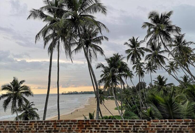 Hotel Voulez Vous, Managed By Dikwella Beach