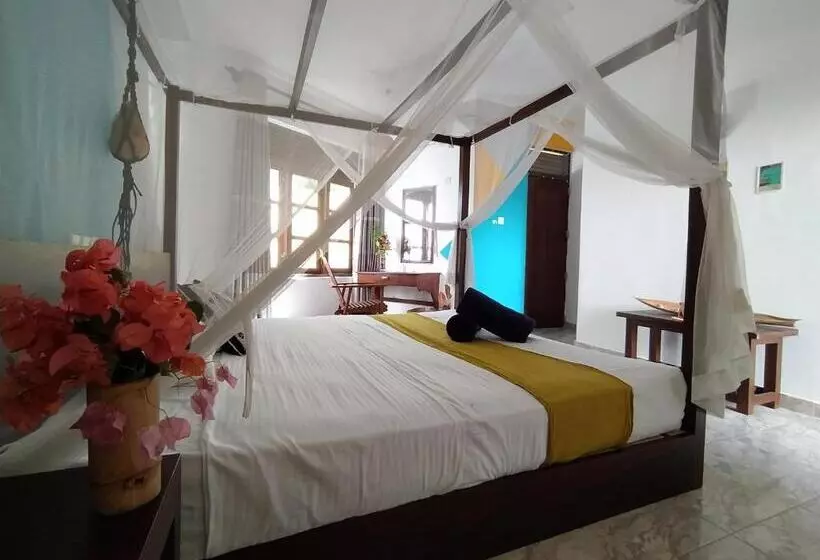 هتل Voulez Vous, Managed By Dikwella Beach