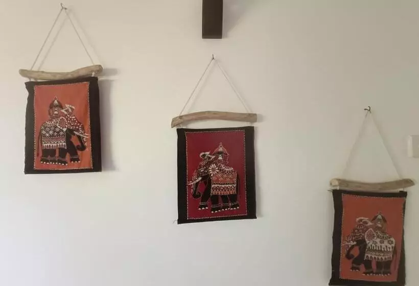 هتل Voulez Vous, Managed By Dikwella Beach