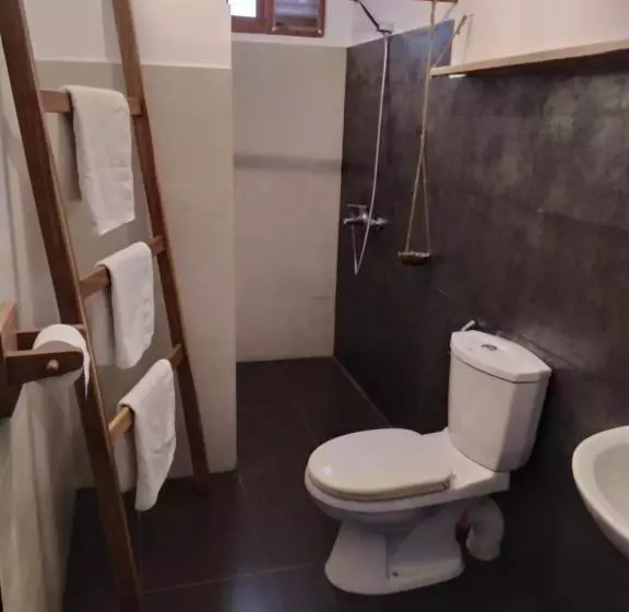 هتل Voulez Vous, Managed By Dikwella Beach