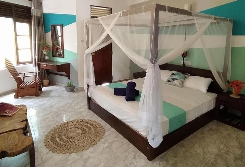 Hotel Voulez Vous, Managed By Dikwella Beach