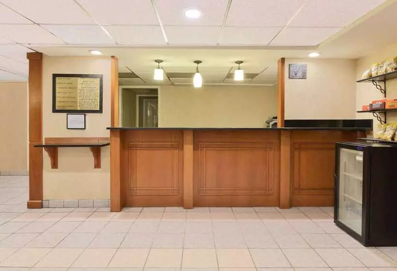 Howard Johnson By Wyndham Allentown/dorney Hotel & Suites