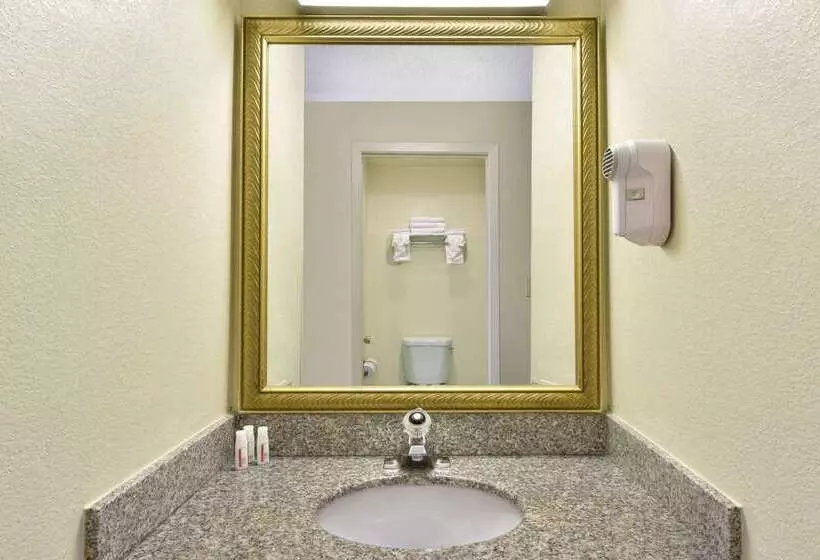 Howard Johnson By Wyndham Allentown/dorney Hotel & Suites