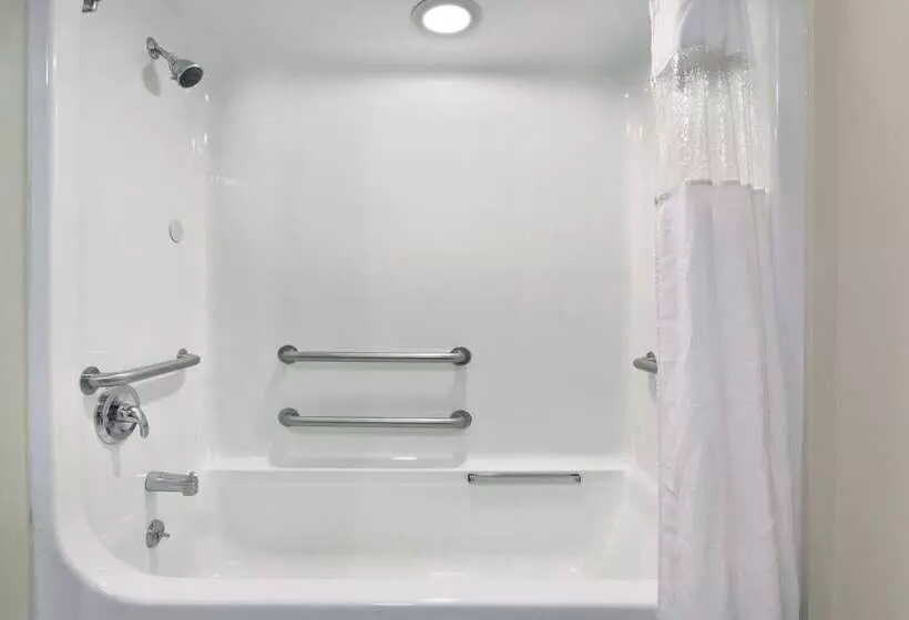 Howard Johnson By Wyndham Allentown/dorney Hotel & Suites