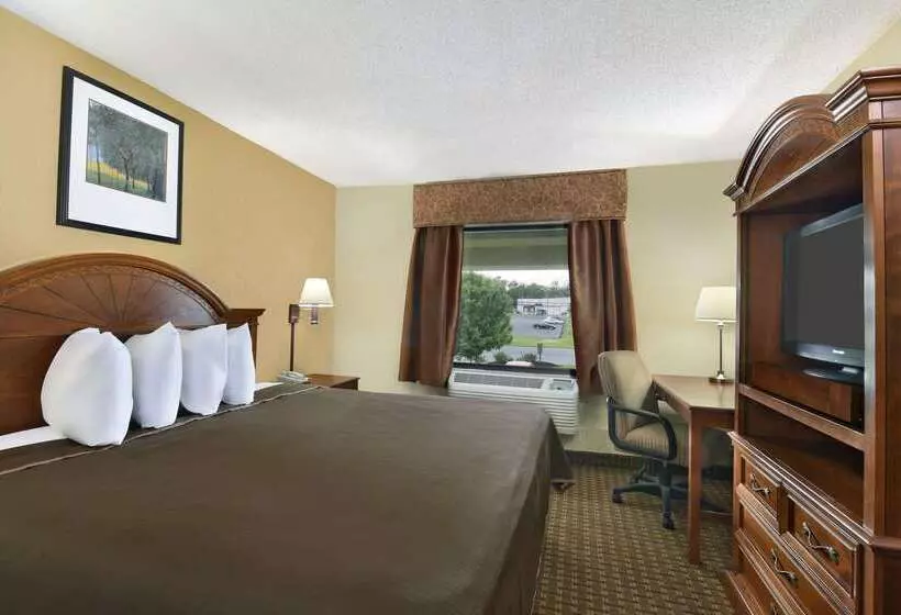 Howard Johnson By Wyndham Allentown/dorney Hotel & Suites