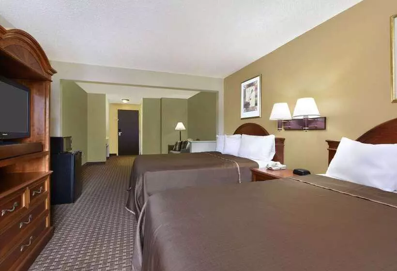 Howard Johnson By Wyndham Allentown/dorney Hotel & Suites