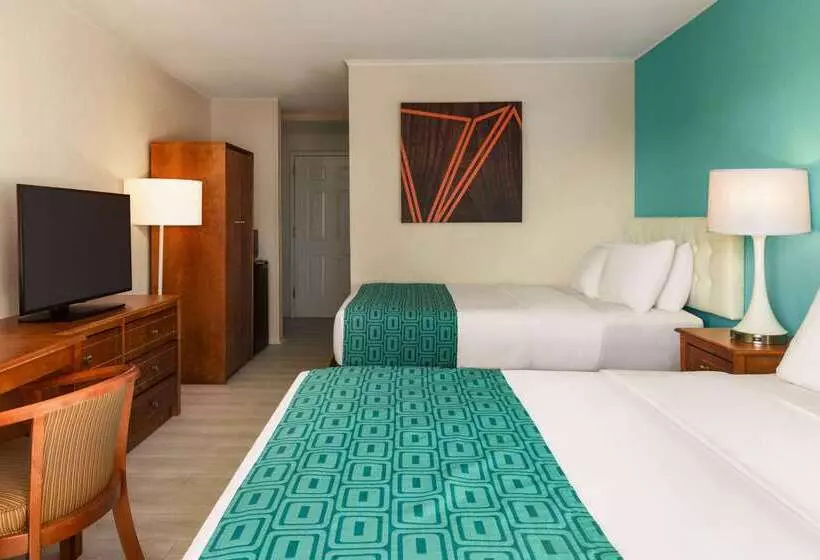 هتل Howard Johnson By Wyndham Ocean City Oceanfront