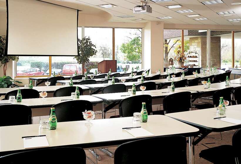 فندق Hyatt Centric Chicago Ohare