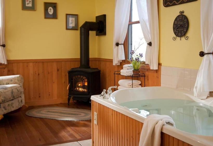 בית מלון כפרי Inn & Spa At Cedar Falls