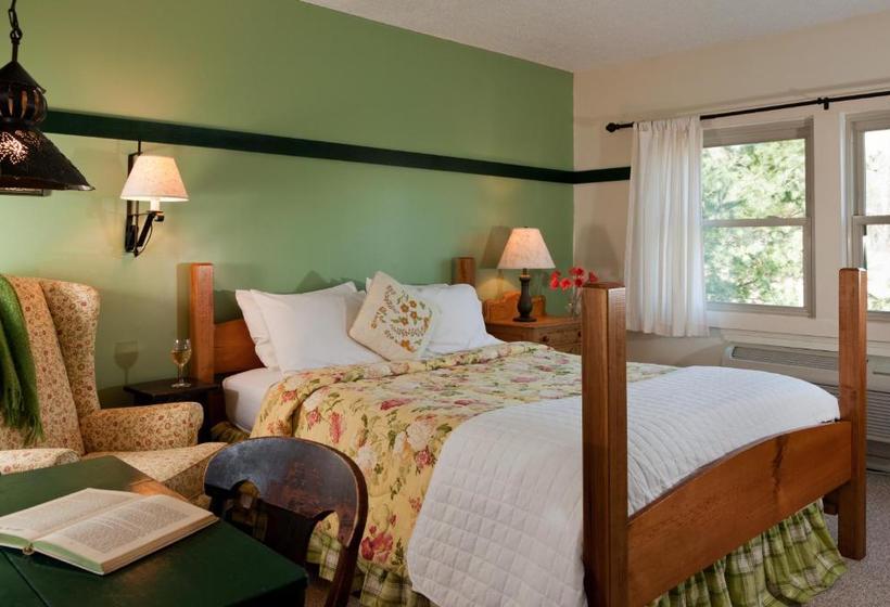 בית מלון כפרי Inn & Spa At Cedar Falls