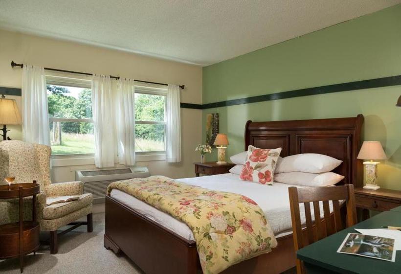 בית מלון כפרי Inn & Spa At Cedar Falls