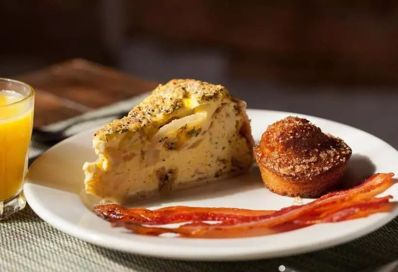 호텔 Inn & Spa At Cedar Falls