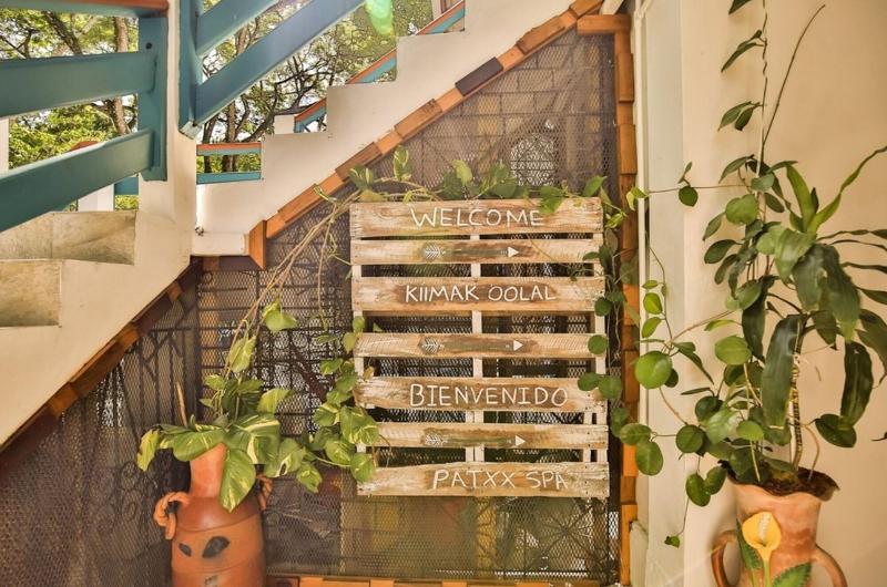 ホテル Falling Leaves Lodge