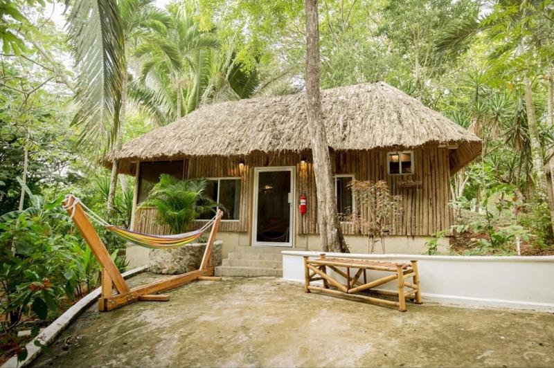 ホテル Falling Leaves Lodge