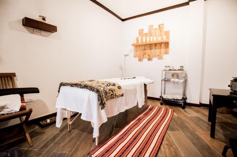 ホテル Falling Leaves Lodge