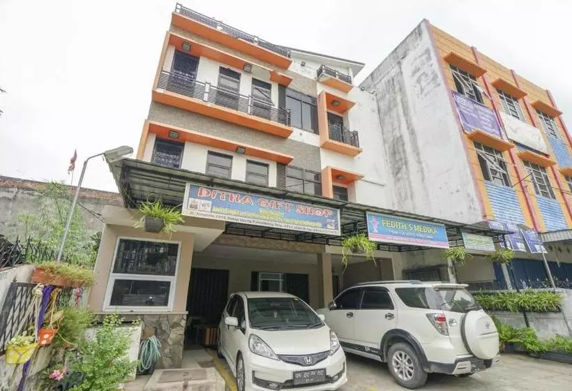 ホテル Oyo 2067 Fedith Kost Syariah