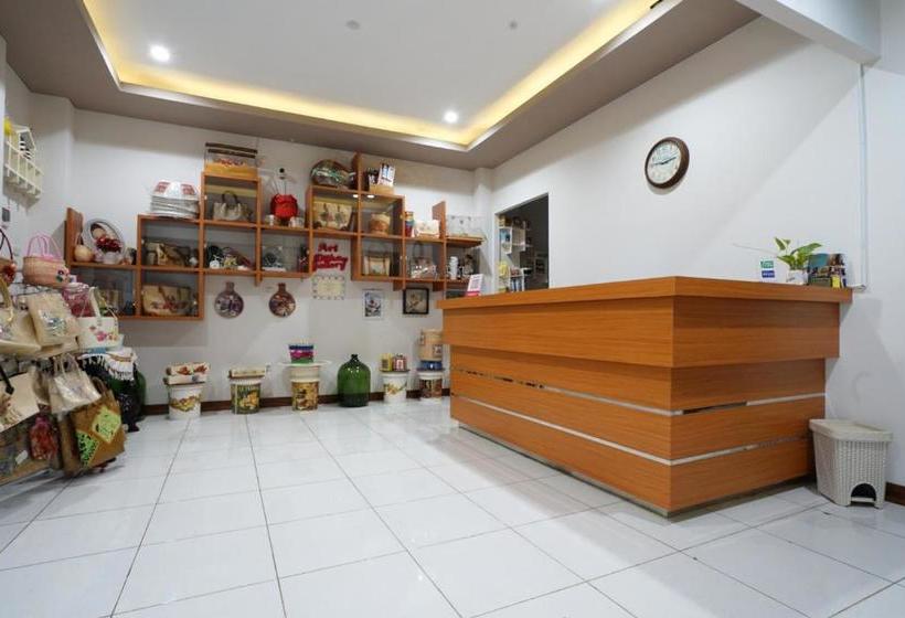 Отель Oyo 2067 Fedith Kost Syariah