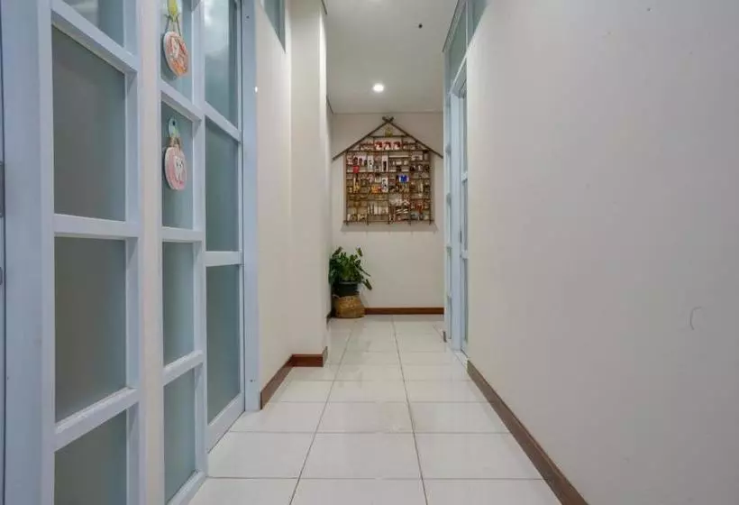ホテル Oyo 2067 Fedith Kost Syariah