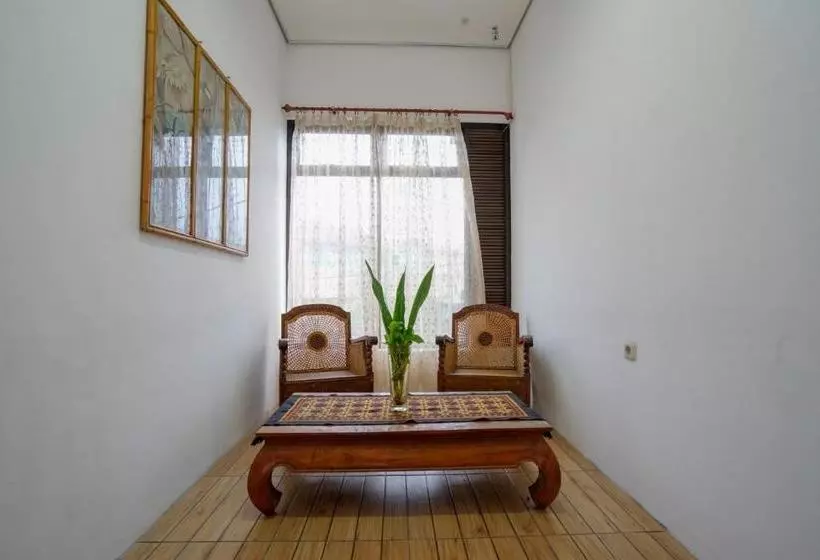 ホテル Oyo 2067 Fedith Kost Syariah
