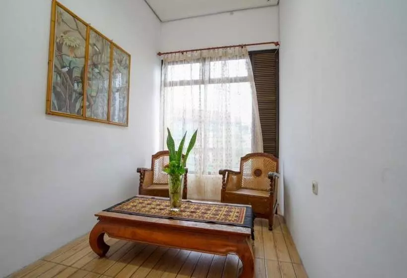 ホテル Oyo 2067 Fedith Kost Syariah