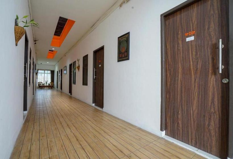 Отель Oyo 2067 Fedith Kost Syariah