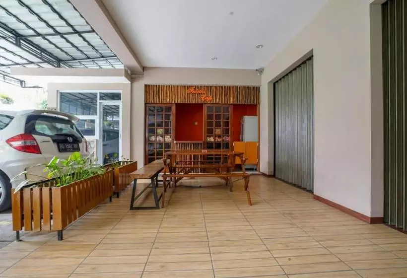 ホテル Oyo 2067 Fedith Kost Syariah