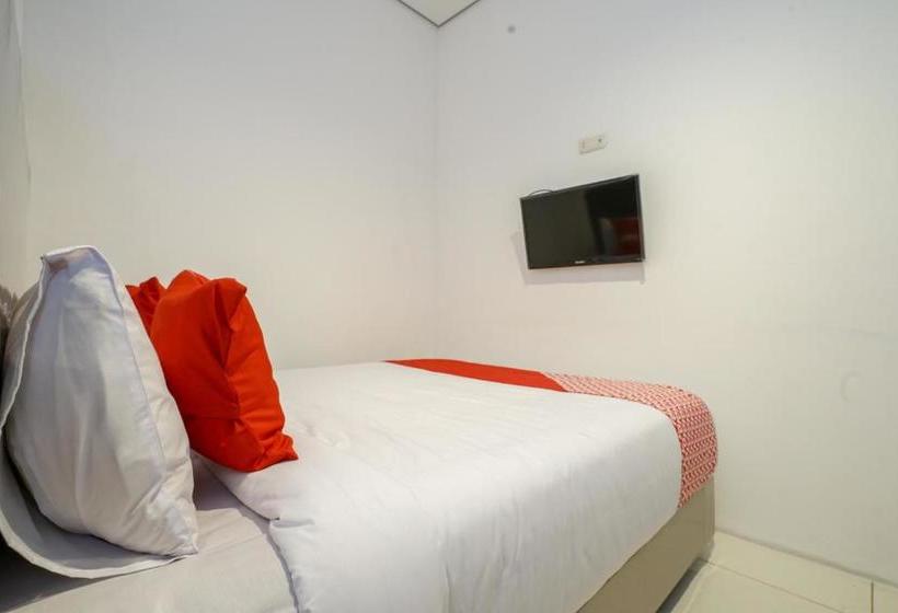 Отель Oyo 2067 Fedith Kost Syariah