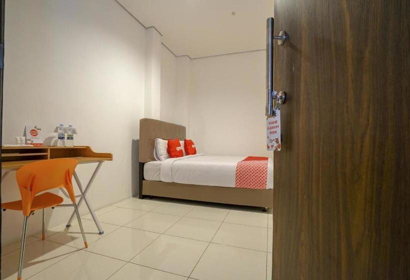Отель Oyo 2067 Fedith Kost Syariah