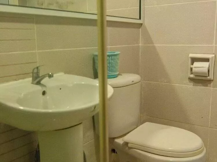 Hotelli Oyo 89577 Kristal