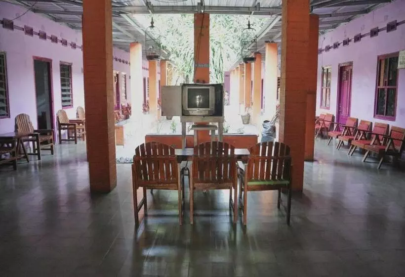 Hotelli Spot On 1972 Aman Family Inn