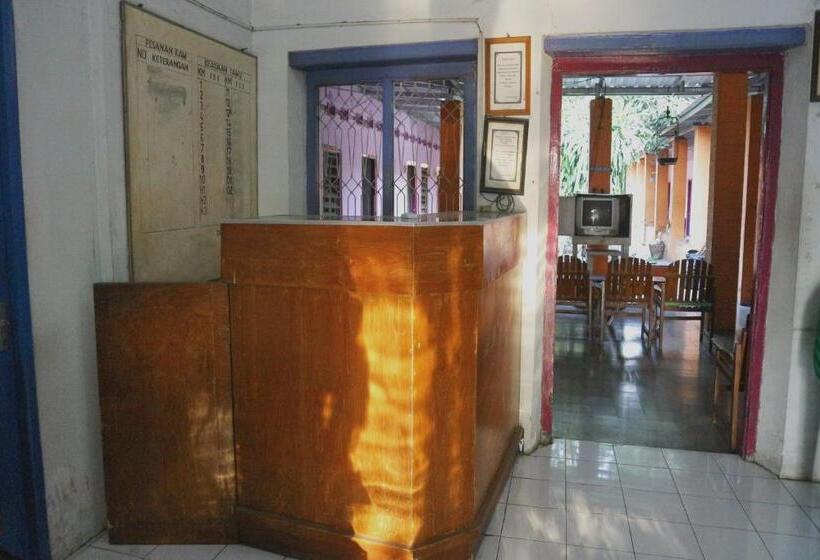 Отель Spot On 1972 Aman Family Inn