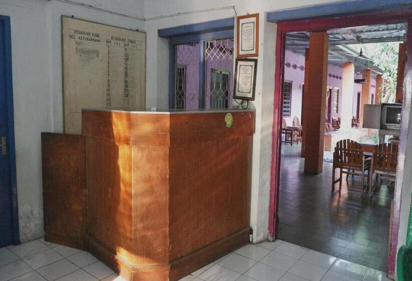 Отель Spot On 1972 Aman Family Inn