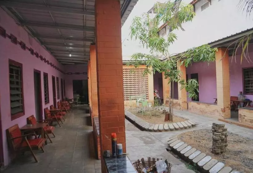 Hotelli Spot On 1972 Aman Family Inn