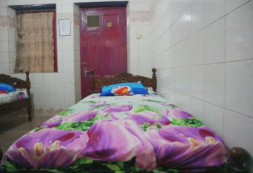 Отель Spot On 1972 Aman Family Inn