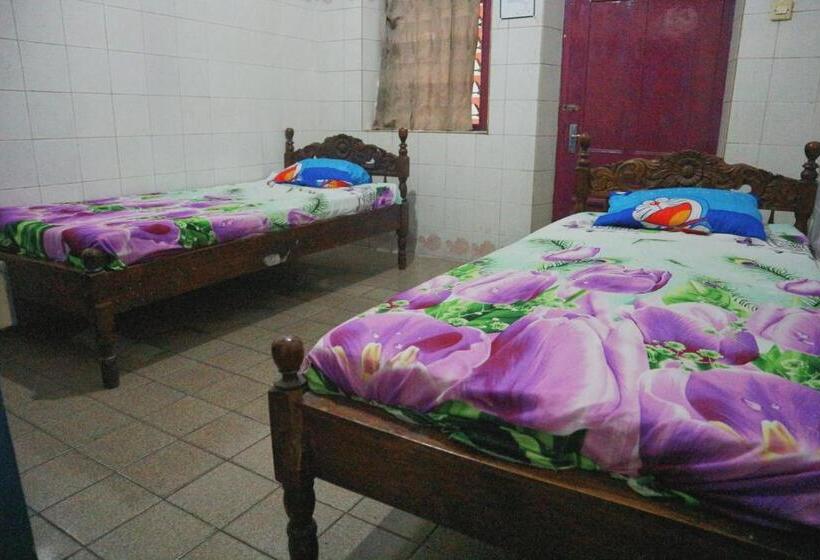 Отель Spot On 1972 Aman Family Inn